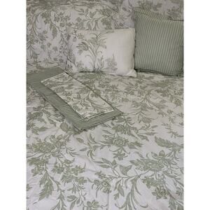 Laura Ashley Home  Lindy 5-Piece Green Floral Cotton Twin 2-Sided Comforter Set